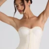 Melvina gerimpelde, strikbare strapless korset-top in ivoor Melvina gerimpelde, strikbare strapless korset-top in ivoor