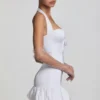 Millie minijurk met strikdetail, halternek en bolle zoom in wit