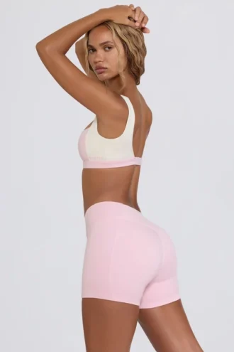 Mini-short met ruches in lichtroze gemêleerd