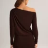 Mira Modal off-shoulder wikkelminijurk in chocoladebruin