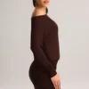 Mira Modal off-shoulder wikkelminijurk in chocoladebruin