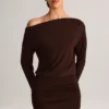 Mira Modal off-shoulder wikkelminijurk in chocoladebruin