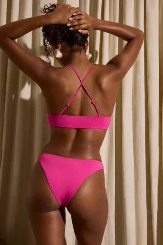 Mykonos bikinitop met sleutelgatdetail in fuchsia