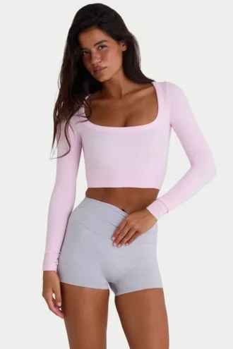 Naadloze, zacht geribde crop top met uitsnijdingen in poederroze
