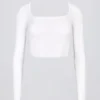 Naadloze, zachte geribde crop top met uitsnijding in wit