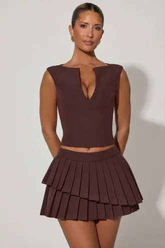 Nada gelaagde geplooide minirok met lage taille in chocoladebruin