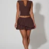 Nada gelaagde geplooide minirok met lage taille in chocoladebruin