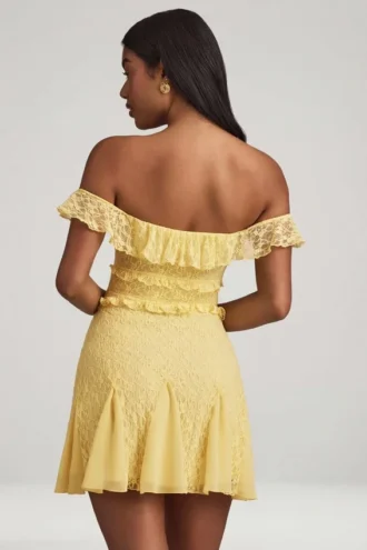 Nahida off-shoulder kanten A-lijn minijurk in pastelgeel
