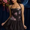 Nanala halternek minijurk met vetersluiting en bubbelzoom in zwart met bloemenprint