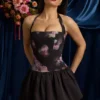 Nanala halternek minijurk met vetersluiting en bubbelzoom in zwart met bloemenprint