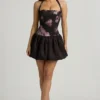 Nanala halternek minijurk met vetersluiting en bubbelzoom in zwart met bloemenprint