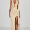 Navina zachte jersey maxi-jurk met diepe halslijn en halternek in champagne