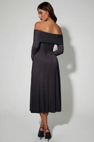 Nerissa off-shoulder A-lijn midi-jurk met vetersluiting in zwart