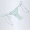 Nieva stringbikini met strikjes aan de zijkant in blauw bloemenmotief