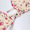 Noia micro-triangel bikinitop met rode bloemenprint