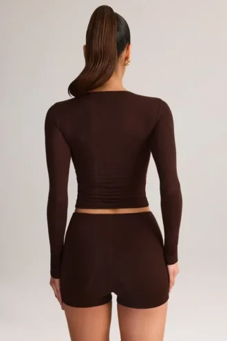 Noor Modal High-Rise Bodycon Mini Shorts in chocoladebruin