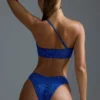 Oh Polly Badmode: HOTFIX Edition versierde bandeau-bikinitop met één schouder in koningsblauw