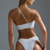 Oh Polly Badmode: HOTFIX Edition versierde bandeau-bikinitop met één schouder in wit