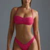 Oh Polly Badmode: HOTFIX Edition versierde V-vormige cheeky bikinibroekje met hoge beenuitsnijding in Raspberry Sorbet