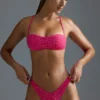 Oh Polly Badmode: HOTFIX Edition versierde V-vormige cheeky bikinibroekje met hoge beenuitsnijding in Raspberry Sorbet
