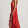Oliana asymmetrische maxi-jurk met halternek in Chili-rood