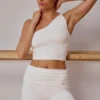 One-shoulder gedraaide tanktop in zacht wit
