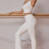 One-shoulder gedraaide tanktop in zacht wit