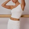 One-shoulder gedraaide tanktop in zacht wit