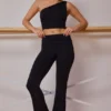 One-shoulder gedraaide tanktop in zwart