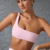 One-shoulder sportbeha in gewassen ijspink