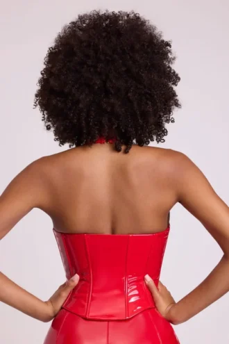 Ophelia vinyl halternek korset crop top met vetersluiting in vuurrood