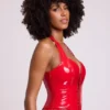 Ophelia vinyl halternek korset crop top met vetersluiting in vuurrood