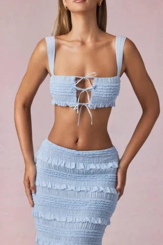 Ottilie crop top met ruches en strik aan de voorkant in poederblauw