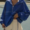 Oversized trainingsjack in kobalt
