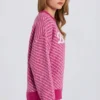Oversized trui met gebreid logo in magenta roze