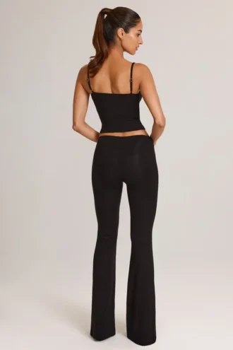 Patsy Modal Mid-Rise Flared Broek in Zwart