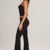 Patsy Modal Mid-Rise Flared Broek in Zwart