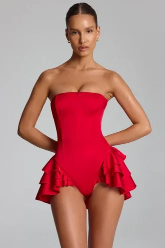 Priaska Playsuit met ruches en vetersluiting in vuurrood