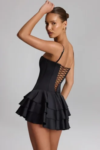 Priaska Playsuit met ruches en vetersluiting in zwart