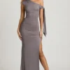 Prudy off-shoulder maxijurk met ruches en strikdetail in staalgrijs