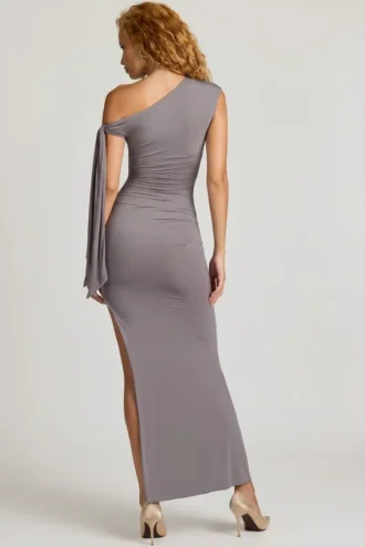 Prudy off-shoulder maxijurk met ruches en strikdetail in staalgrijs