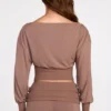 Quinn Modal off-shoulder top met lange mouwen in mokka