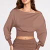 Quinn Modal off-shoulder top met lange mouwen in mokka
