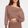 Quinn Modal off-shoulder top met lange mouwen in mokka