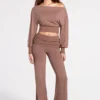 Quinn Modal off-shoulder top met lange mouwen in mokka