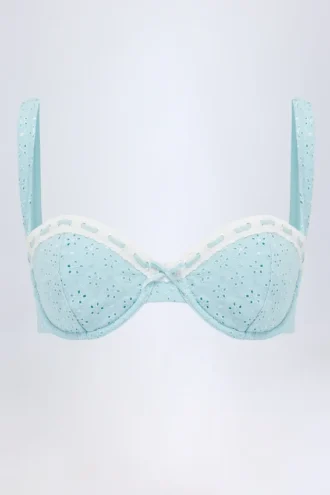 Ravello balconette-bikinitop met beugels en broderie anglaise in poederblauw