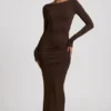 Regine Modal gerimpelde rugloze maxi-jurk in chocoladebruin