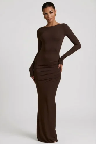Regine Modal gerimpelde rugloze maxi-jurk in chocoladebruin