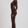 Regine Modal gerimpelde rugloze maxi-jurk in chocoladebruin