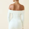 Rosanna off-shoulder minijurk met ruches in vanille Rosanna off-shoulder minijurk met ruches in vanille